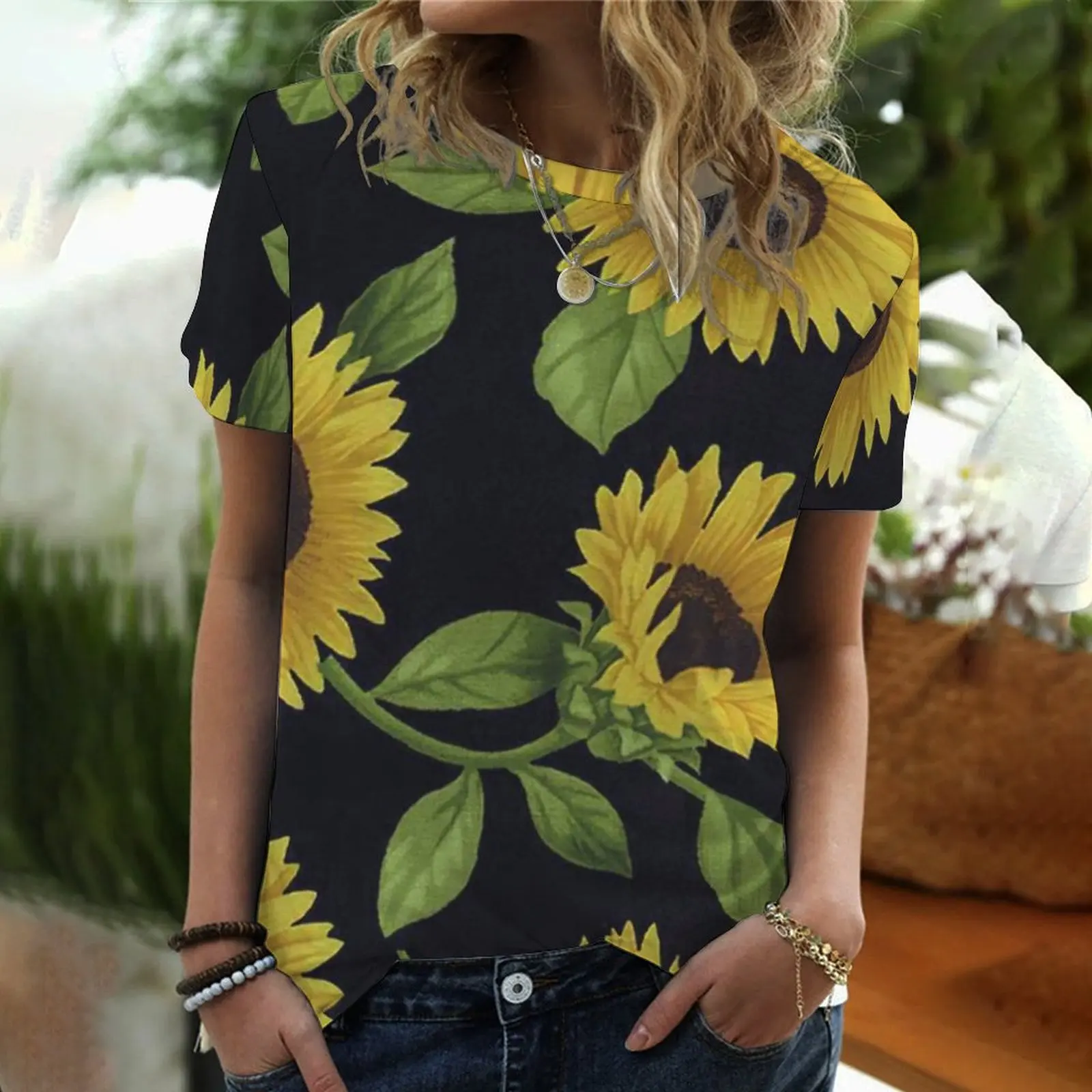 

Новинка 2022, женская футболка с цветами, Повседневная нишевая Дизайнерская одежда с 3D цветочным принтом и круглым вырезом, Женская Серия с ко...