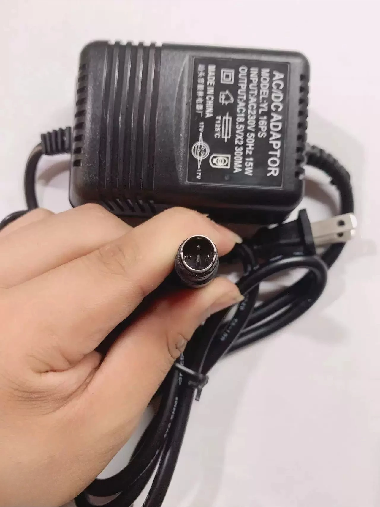 Фото Адаптер питания для микшеров Behringer UB502, UB602, UB802, Q1002, Q1202, зарядное устройство для USB-аудиомикшеров №1