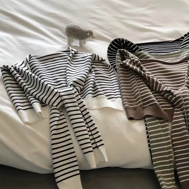 Женский полосатый пуловер YOUNGMAMBA