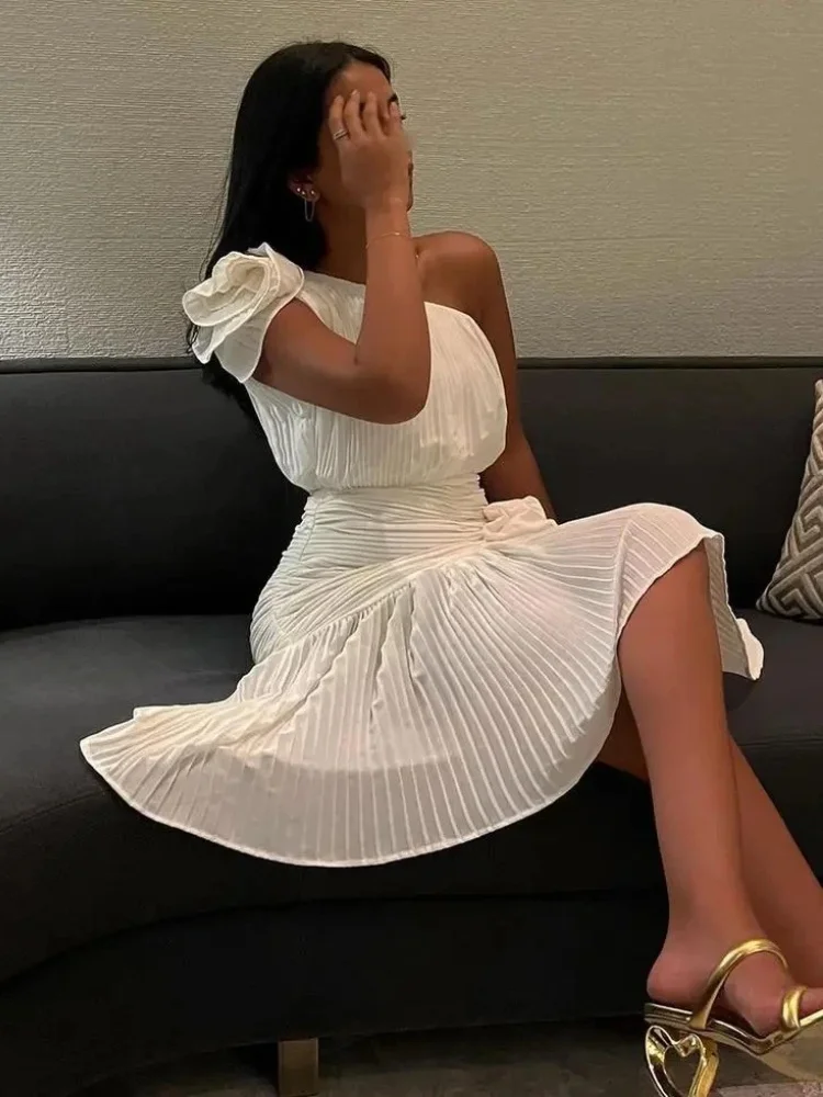 Вечернее платье до колен для торжественных случаев с открытым плечом и круглым