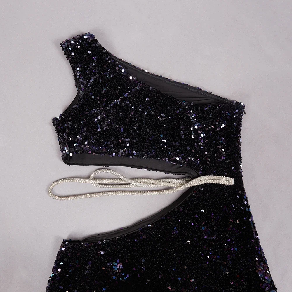 Женское платье с одним открытым плечом облегающее мини без рукавов блестками