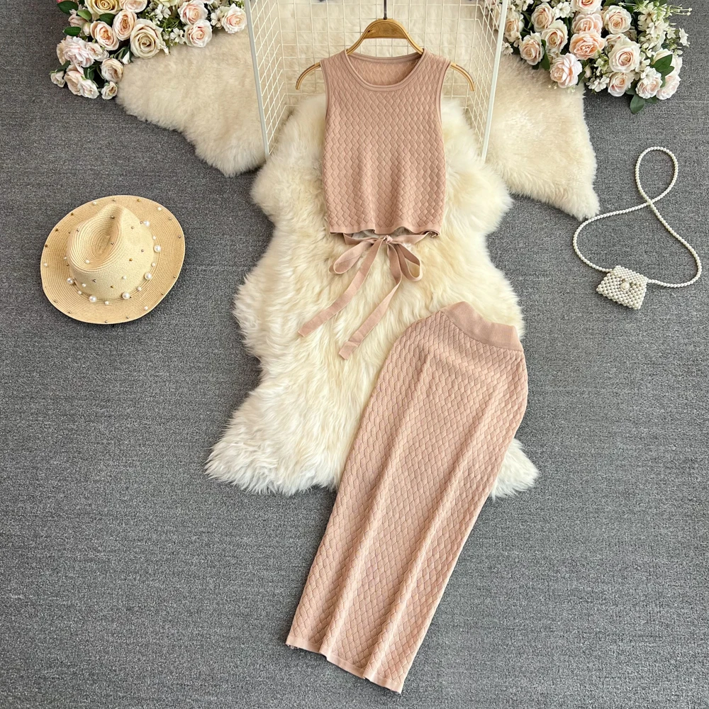 

Комплект из двух предметов, шикарный вязаный крючком пикантный Топ Без Рукавов на шнуровке и корейская модная юбка миди, повседневные компл...