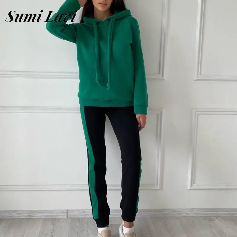 

Костюм спортивный женский из свитшота с капюшоном и длинных брюк