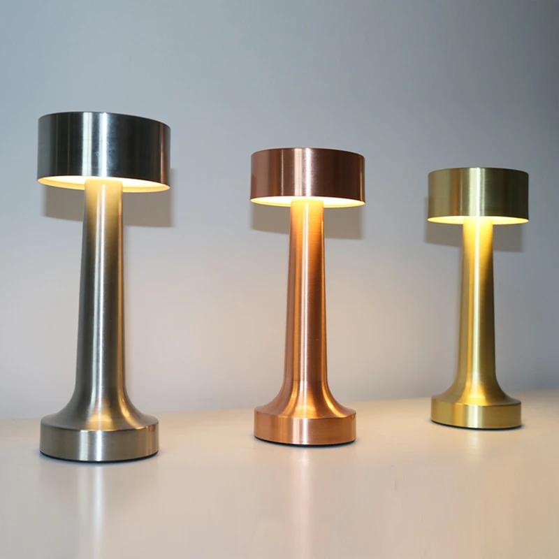 

LED Retro Table Lamp Touch Dimming Eye Protection Table Lamp for Hotel Bar Coffee Table Restaurant Decor With Wireless Charger