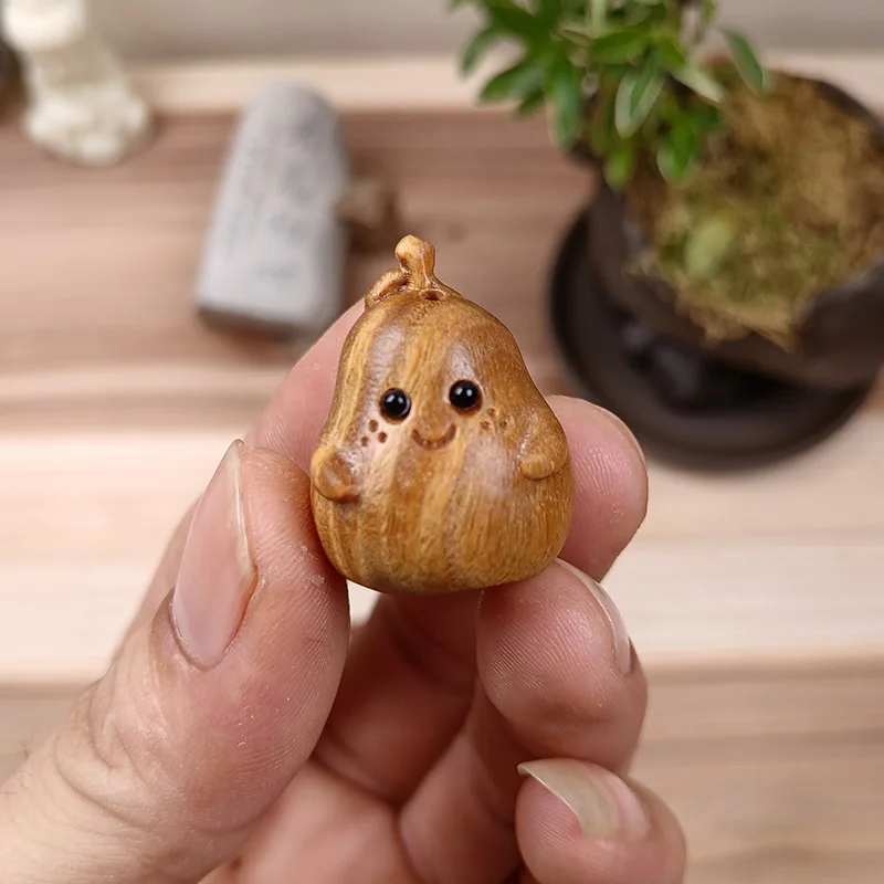 

Super Cute Pear Shaped Ornaments Sandalwood Exquisite Bring Luck Gifts for Friends, Children's Toys Desk Accessories Figurines