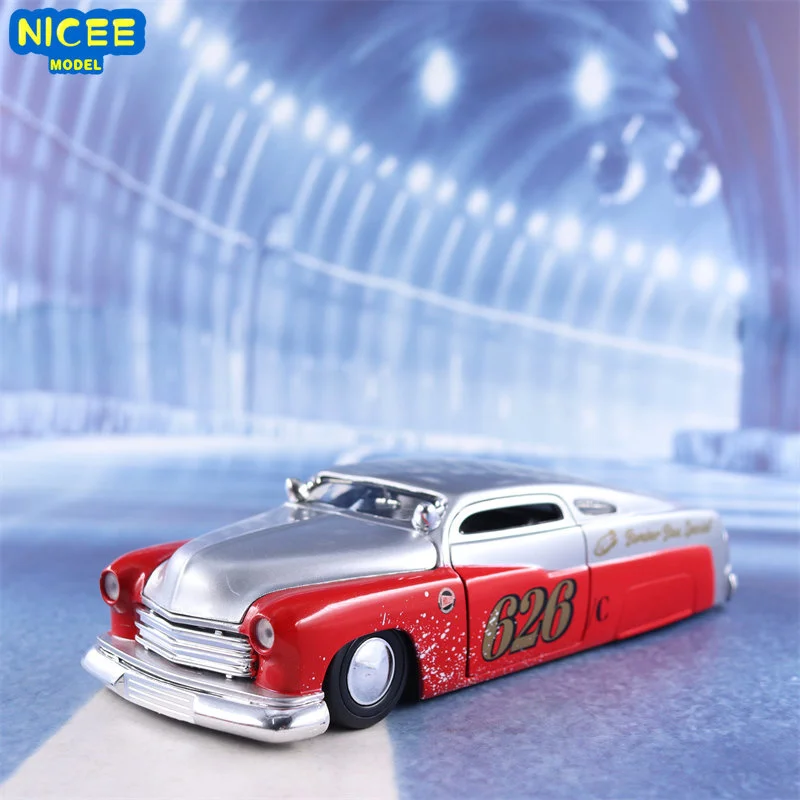 

1:24 1951 Mercury Vintage car High Simulation Diecast Car Metal Alloy Model Car Toys for Children Gift Collection J178