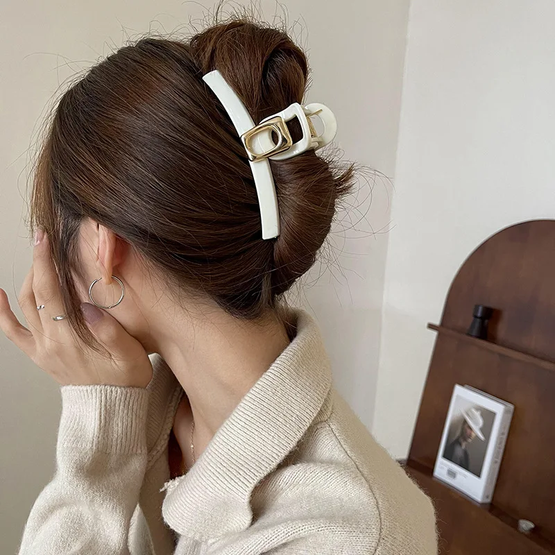 

2022 Simple Acrylic Geometric Fashion Metal Square Button Shark Clip Headdress Hairpin For Women Present Party Wholesale