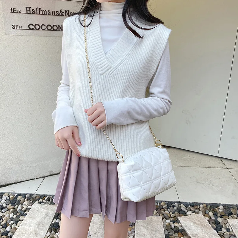 

Новинка 2022, модная сумка с вышивкой, женская сумка с ромбовидной цепочкой, Повседневная маленькая свежая маленькая сумка, сумка-мессенджер ...