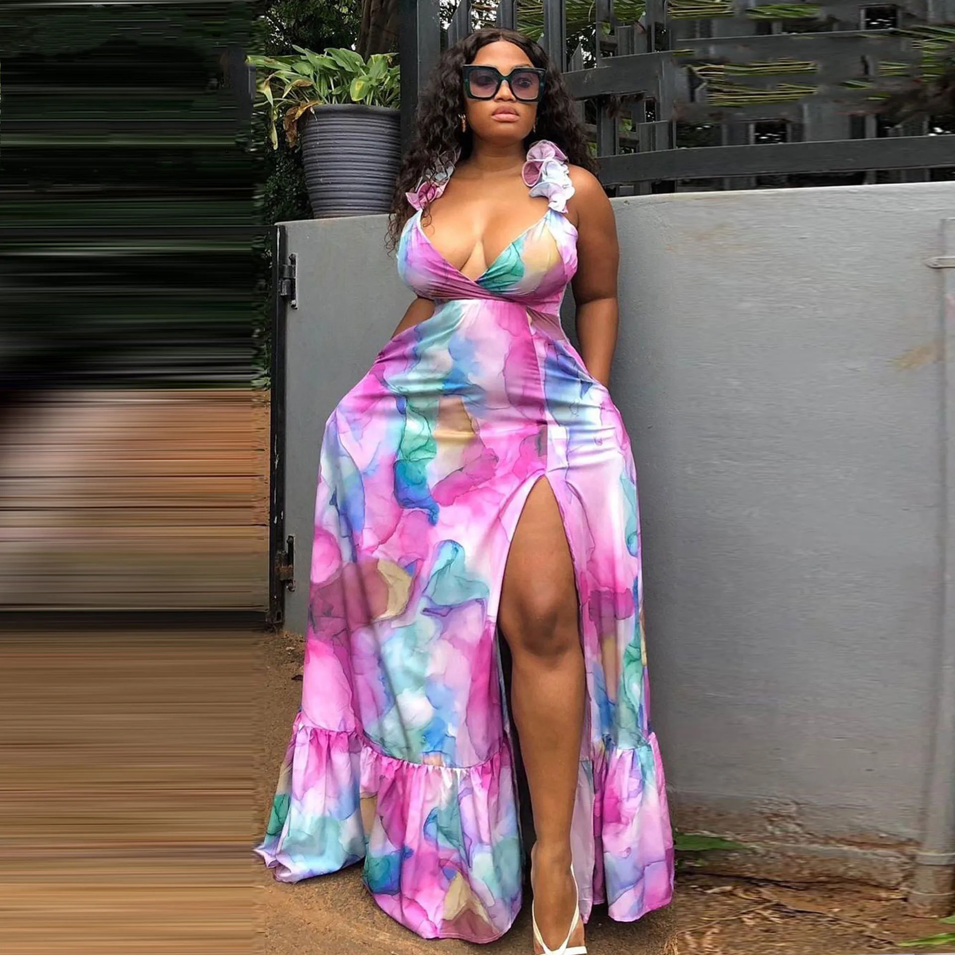 Рисунок 2 - Женское длинное платье с цветочным принтом