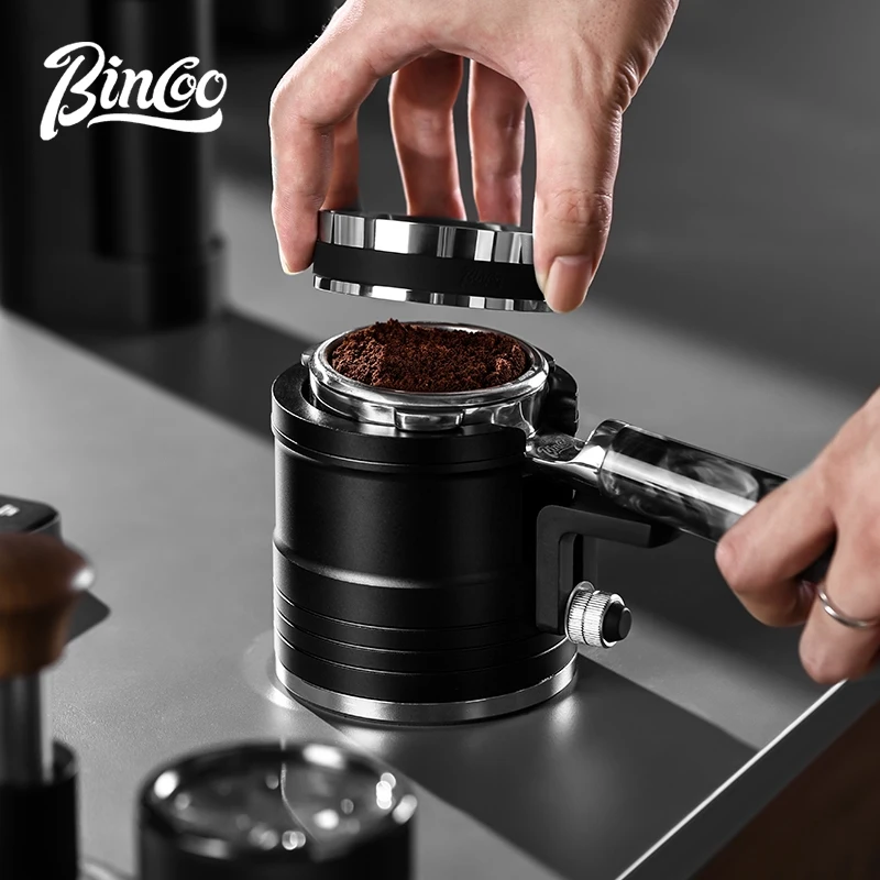 Фото Подставка для кофейных инструментов Bincoo Professional, алюминиевая, круглая, универсальная (51/58 мм), служит основанием для темперовки и подставкой для портафильтра, компактный дизайн. №3