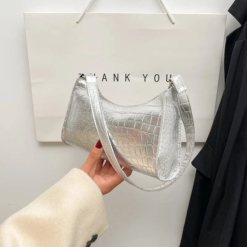 Модная женская сумка под подмышку маленькая осенне-зимняя через плечо