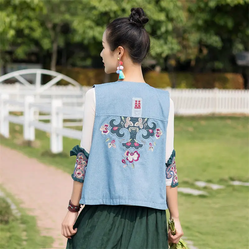 Женский джинсовый жилет с V-образным вырезом без рукавов