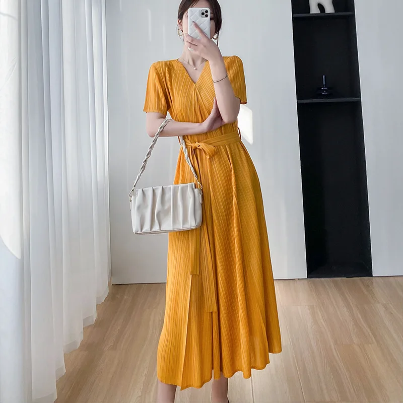 

Miyake Pleated Dress for Women, Elegant Loose Slim Fit, Waist-Controlled, Slimming V-neck, New, Summer, Elegant, 2023