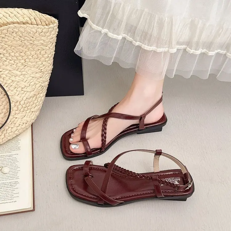 Фото Женские модные туфли с квадратным носком 2026: шлепанцы, сандалии на платформе, босоножки с ремешками, бежевые летние туфли на каблуке, люксовые корректирующие туфли на шнуровке №1