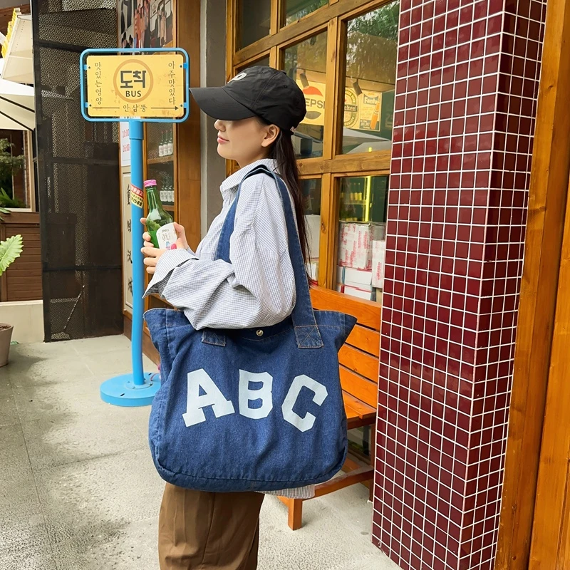 

Большая женская джинсовая сумка, новинка, джинсовая женская сумка через плечо Y2K, эко-сумка с надписью, корейские сумки для покупок, сумка для книг ABC сумка женская сумка женская через плечо портмоне женское
