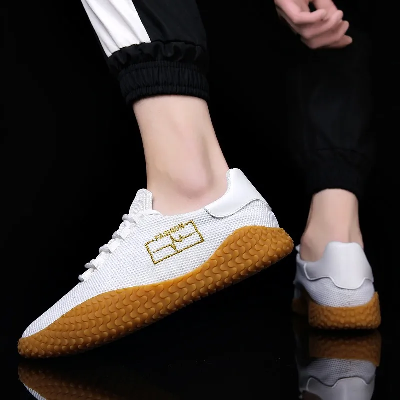 New Ultralight Net Surface Lightning Figure Non-Slip Sports Shoes Wear Casual Sports Shoes Outdoor Football Shoes Men's Shoes