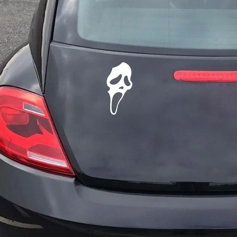 Интересное украшение на Хэллоуин с изображением страшного призрака