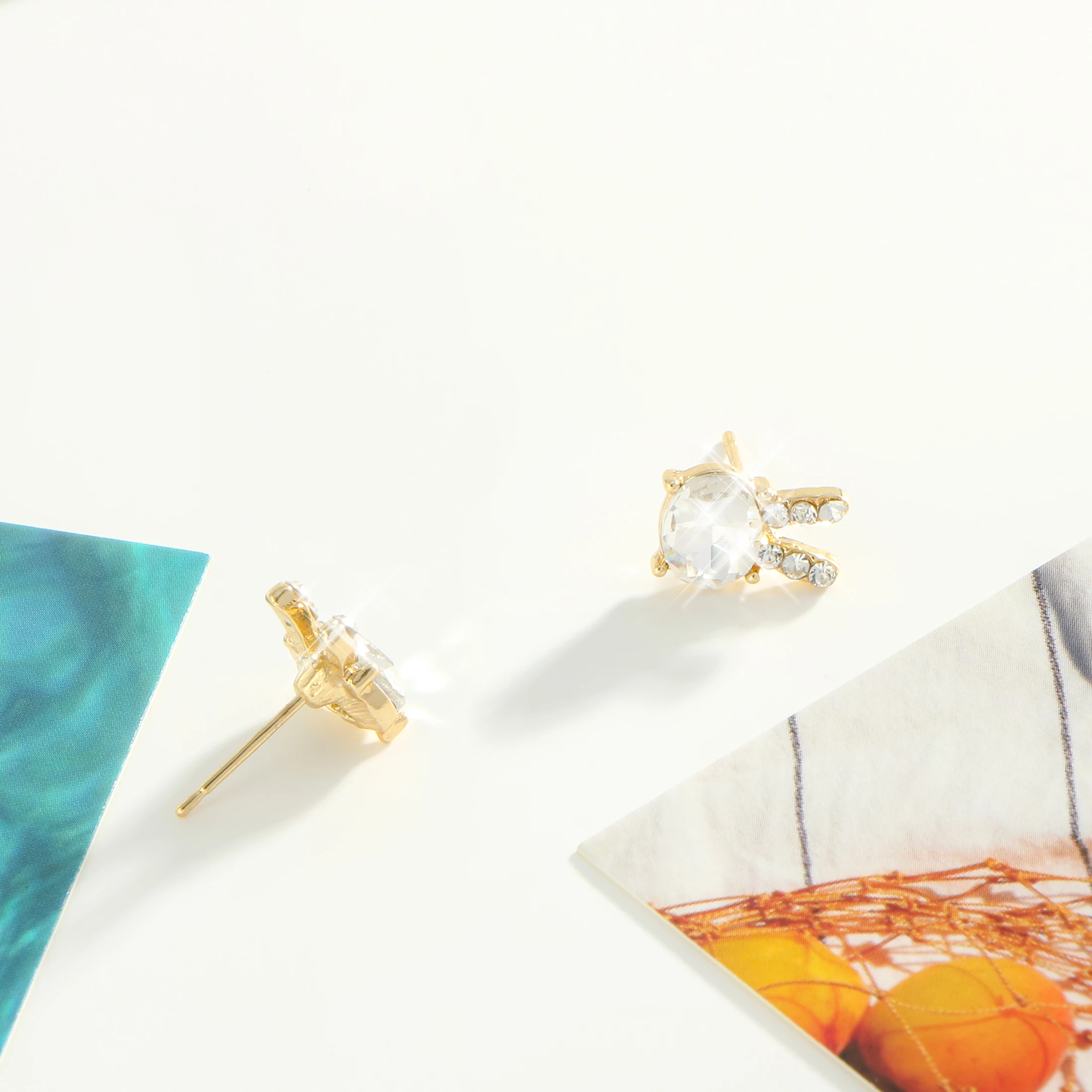 Женские серьги-гвоздики в форме кролика