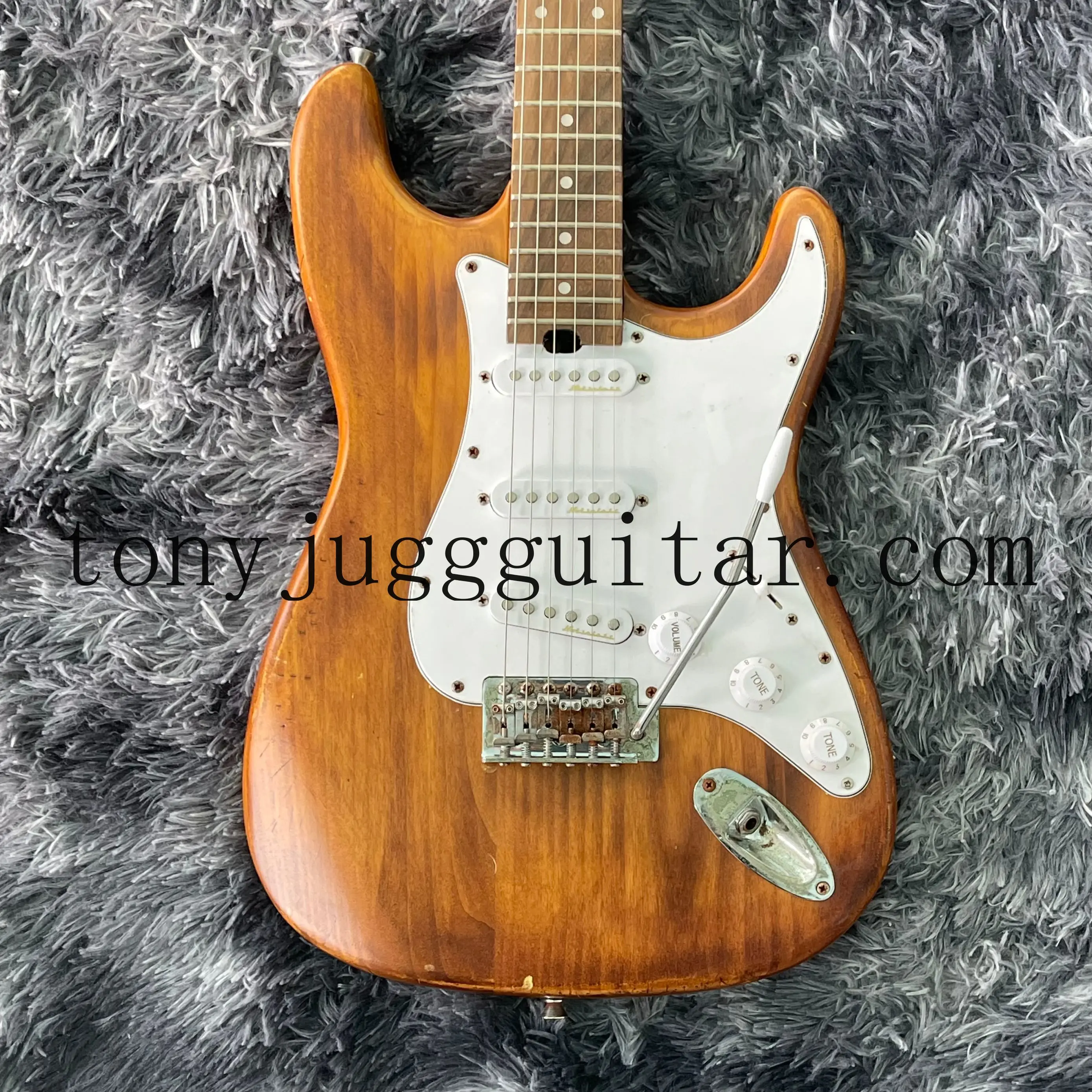 

Custom Flamed Old Matte ST,Ash Wood Body,,Yngwie Malmsteen Maple Fingerboard 6 string Electric Guitar Upgraded Guitarra