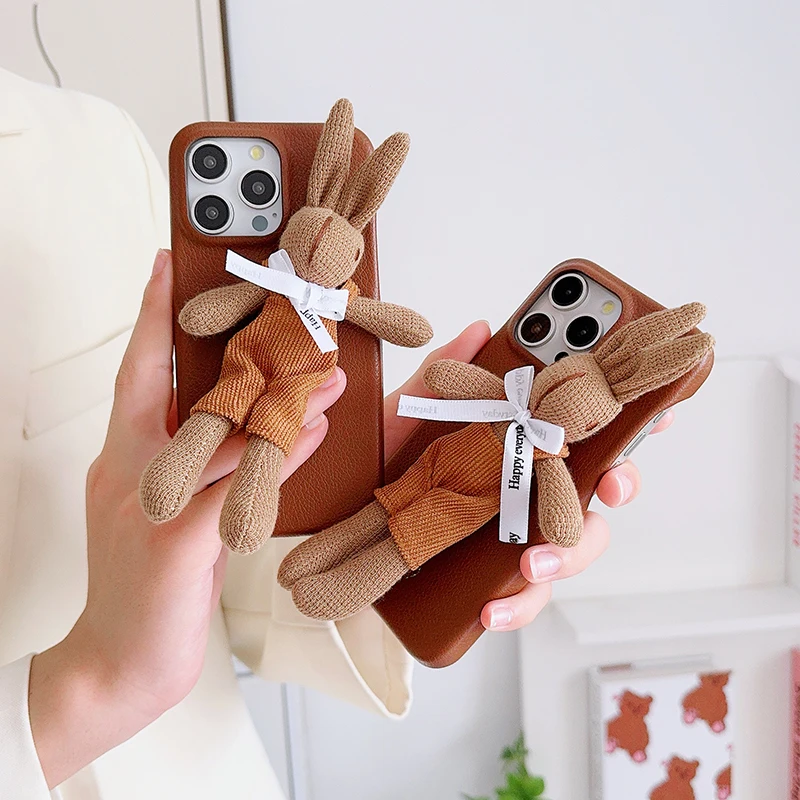 Коричневый кожаный плюшевый чехол для телефона с игрушечным кроликом iPhone 15 14 13 12