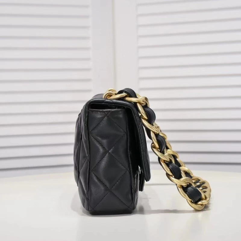 

2023 Women's Leather Luxury Designer Handbag Women's Sheepskin Leather Crossbody Bag Soft Leather Crossbody Bag Metal Chain Flip