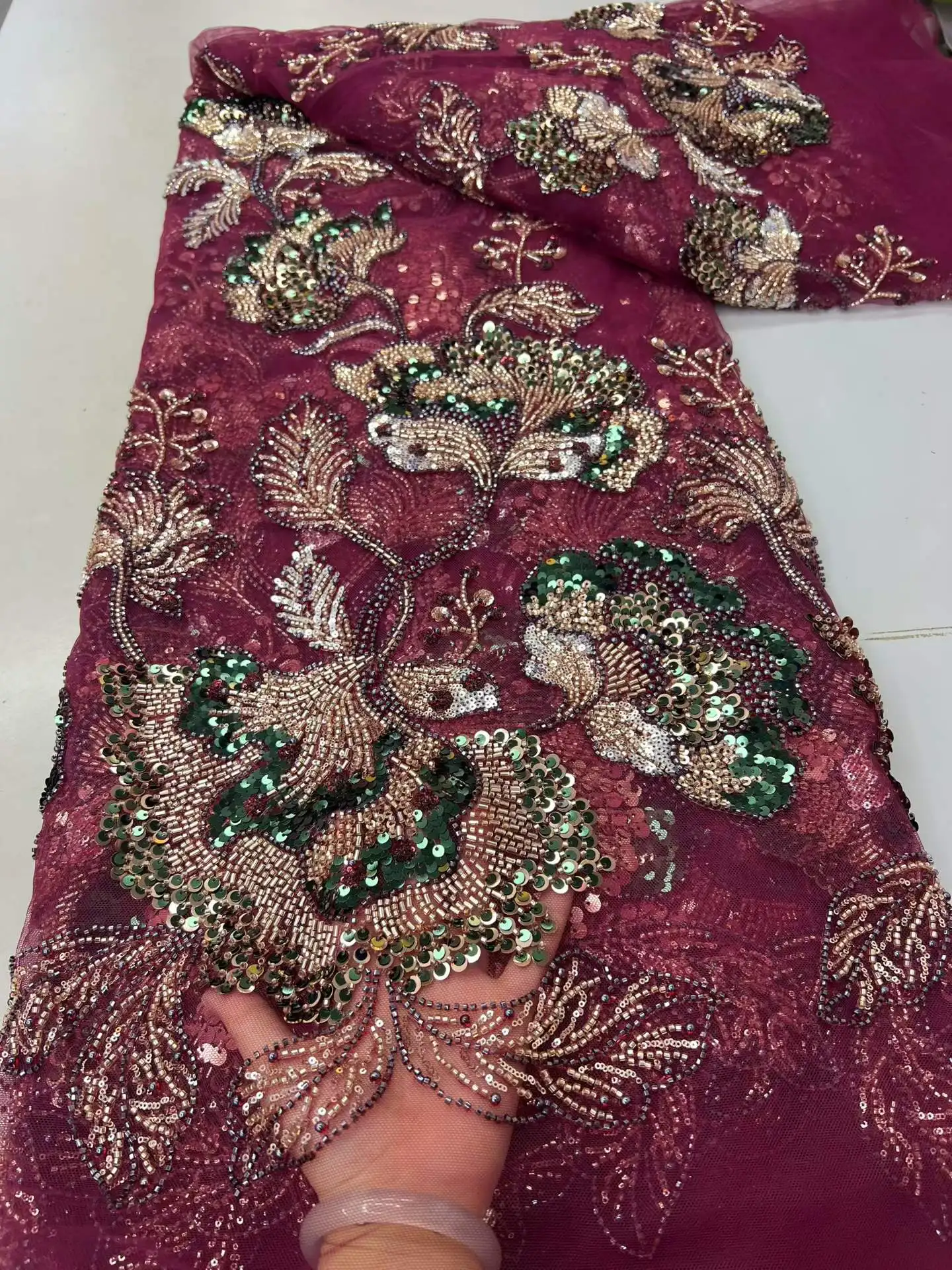 Фото Роскошная кружевная ткань для свадебных платьев, популярная высококачественная ткань с ручной вышивкой бисером и пайетками для вечерних нарядов №3