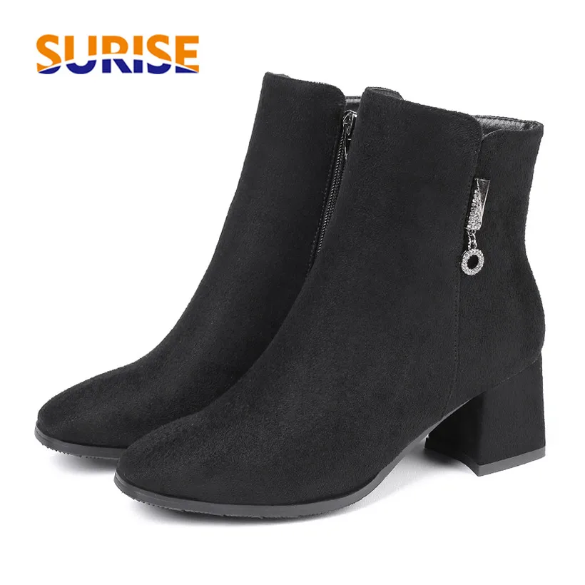 

Зимние женские ботильоны из флока черного цвета на высоком массивном каблуке 6 см; Повседневные офисные женские ботинки с квадратным носком...