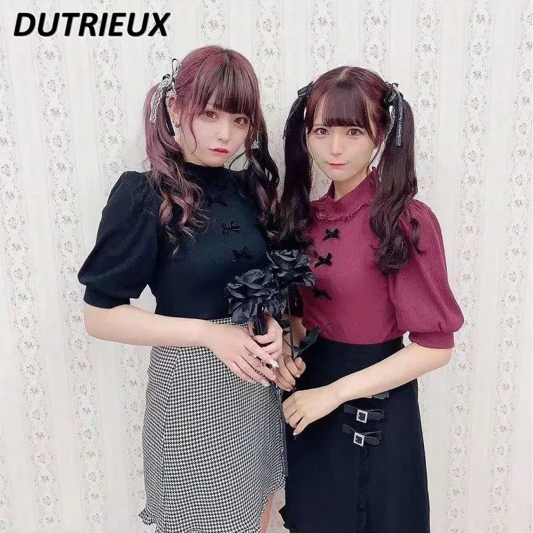 

Женский трикотажный топ с воротником-стойкой и коротким рукавом