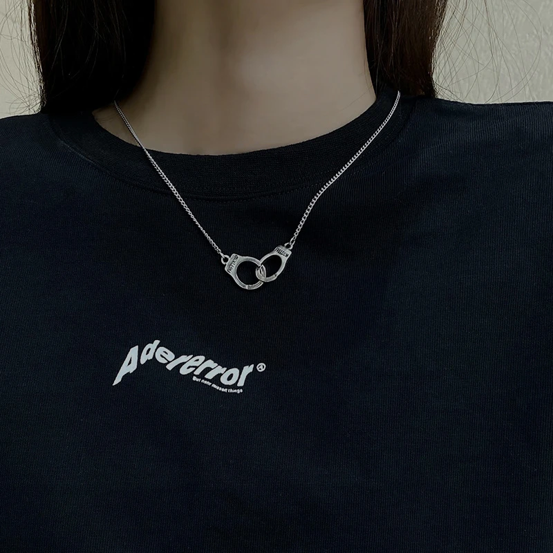 

Trendy Handcuffs Choker Necklace For Woman Couple Bohemian Personality Punk Pendants Neckalces Collares Collier Femme