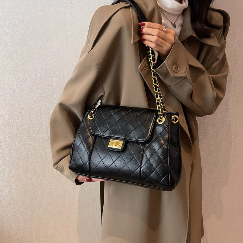 

New Large Capacity Tote Bag Rhombus Lattice Chain Bag Female Messenger Bag 2022 Street Fashion Commuter Lock One Shoulder Bag