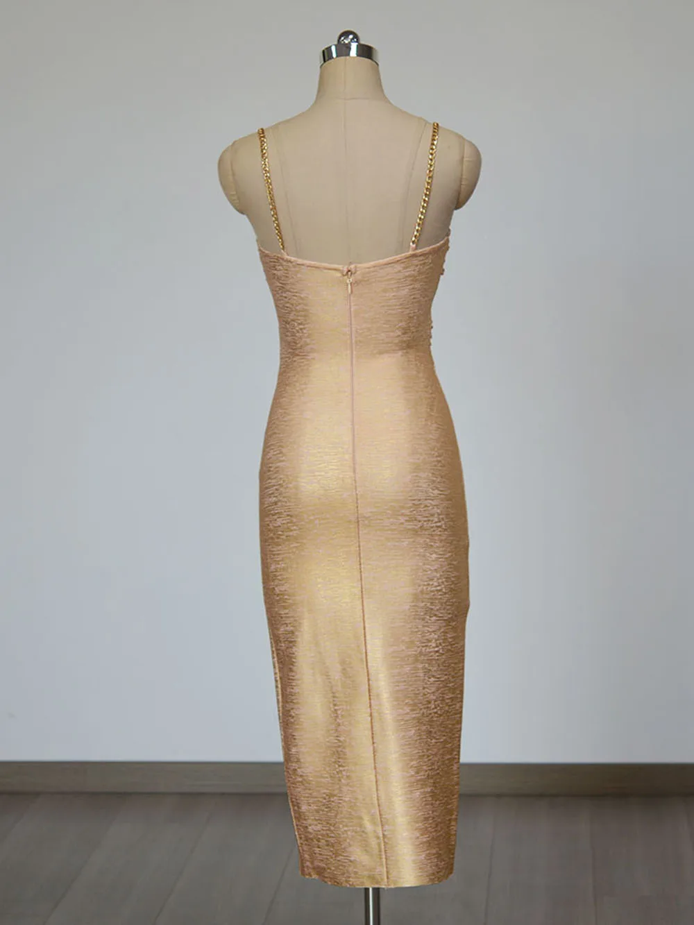 Женское платье-миди с открытой спиной и золотым принтом