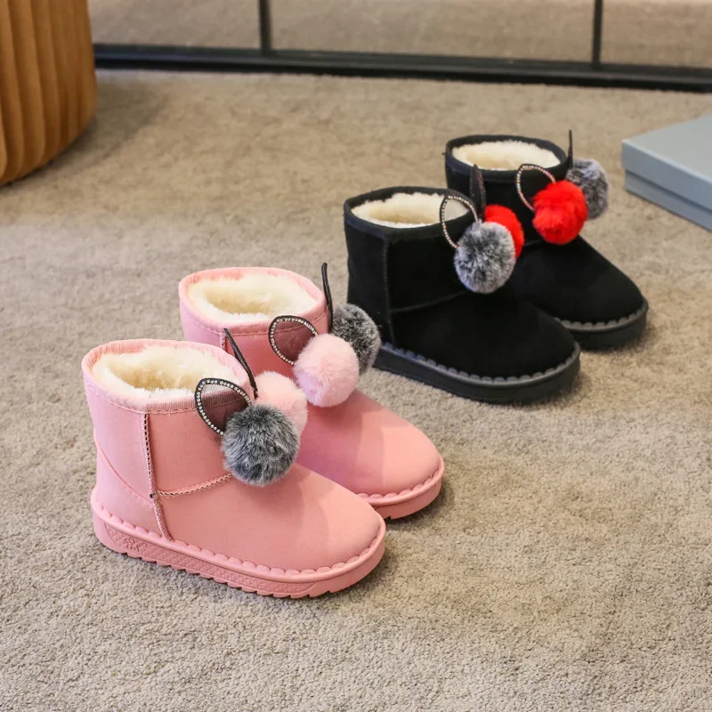 Детская зимняя обувь модные ботинки для девочек с меховыми помпонами теплые