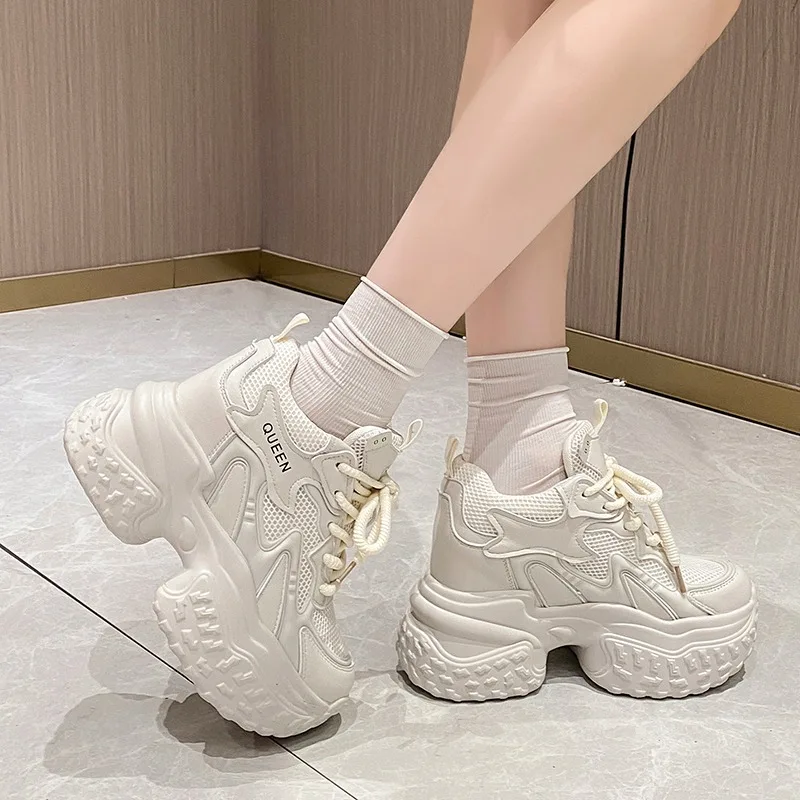 Женские повседневные кроссовки на платформе 10 см сезон осень 2024 спортивная