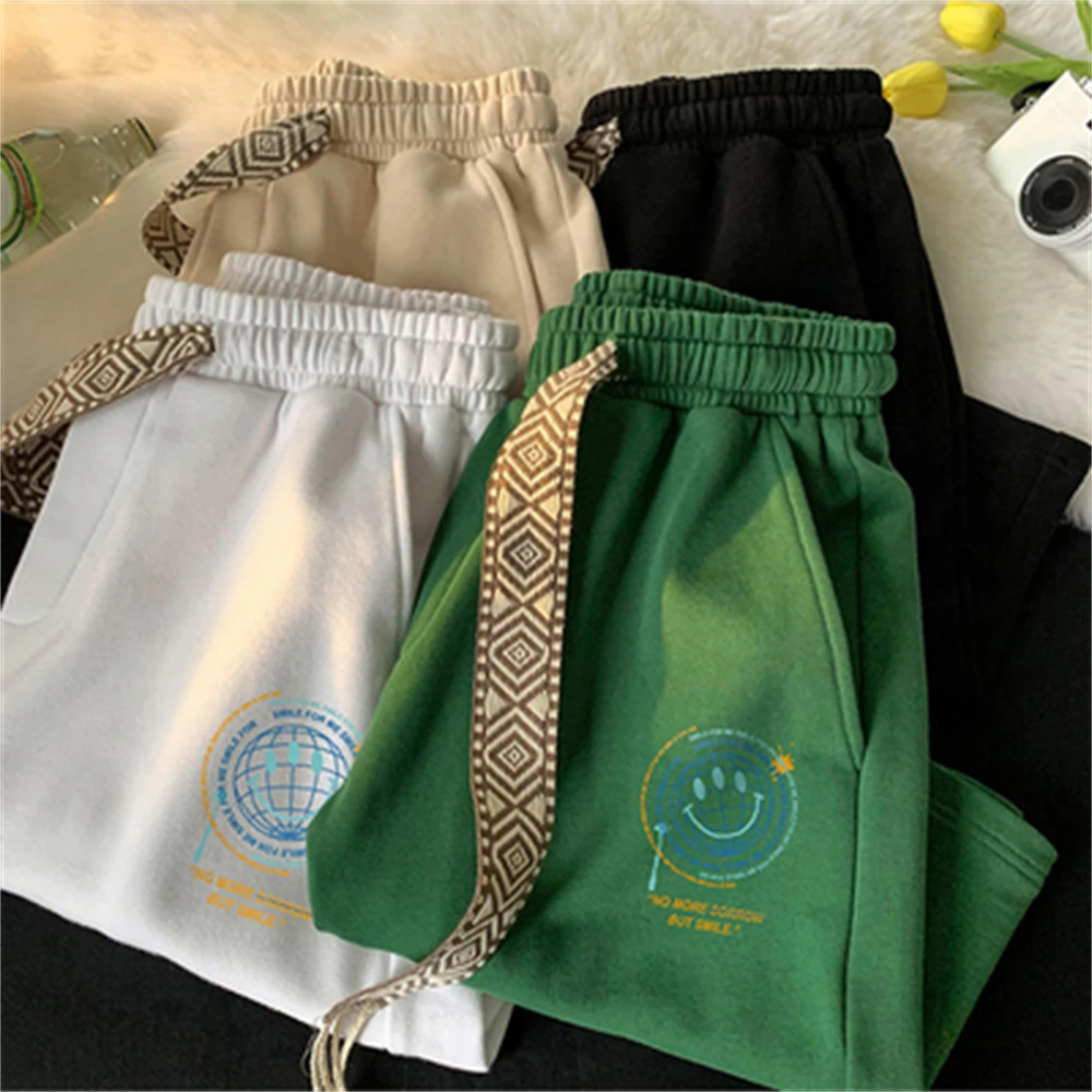2023 New Women's Summer Smiling Face Printed Sports Shorts Loose Relaxed Wide Leg Capris