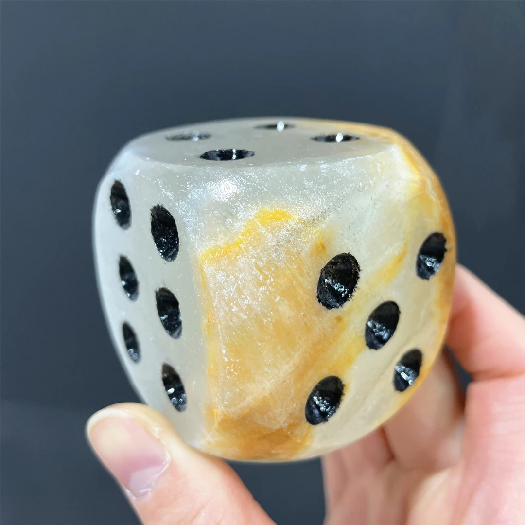 

Резная игрушка-Кубик из искусственного нефрита