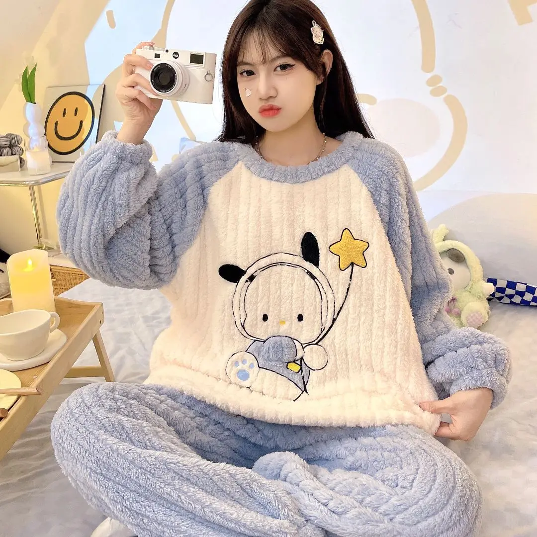

Пижама Sanrio Pachacco Женская Осень-зима плюс бархатный утолщенный коралловый бархат Теплый комплект из двух предметов может быть использован на улице