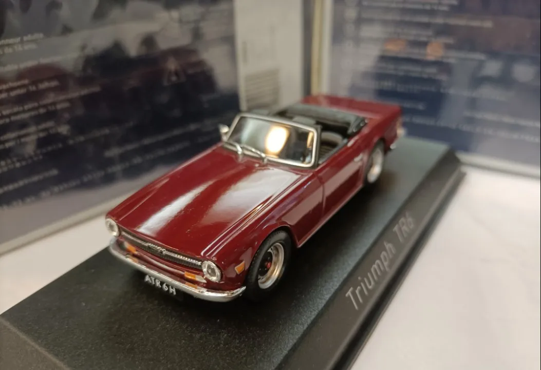 

Norev 1 43 alloy convertible classic car model Triumph TR6 1970