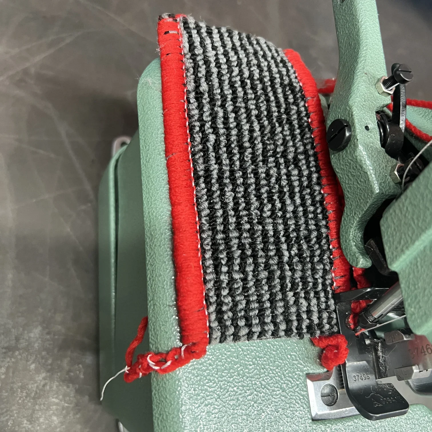 RONMACK RM-309 Промышленная швейная машина с оверлоком для ковров