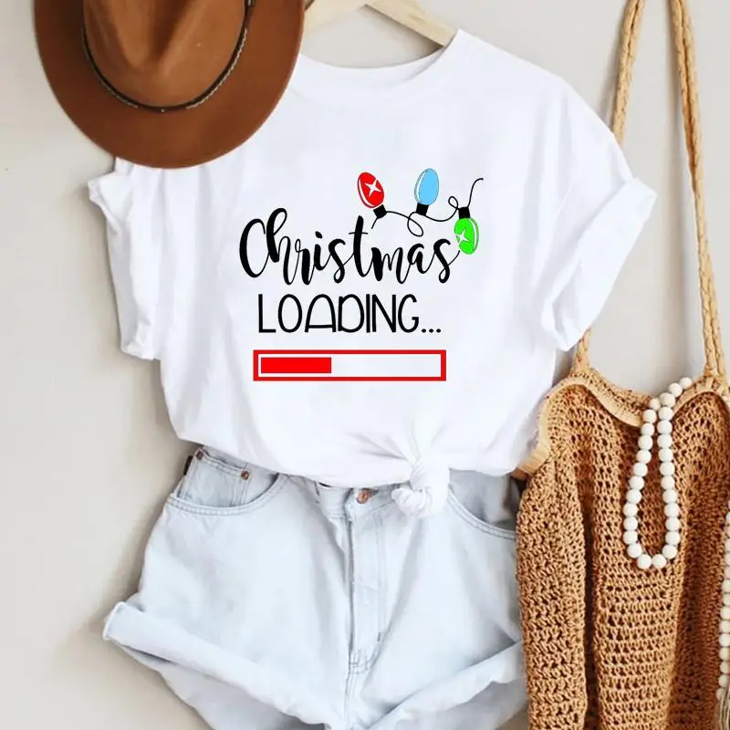 

Женская футболка в стиле 90-х с принтом в виде букв