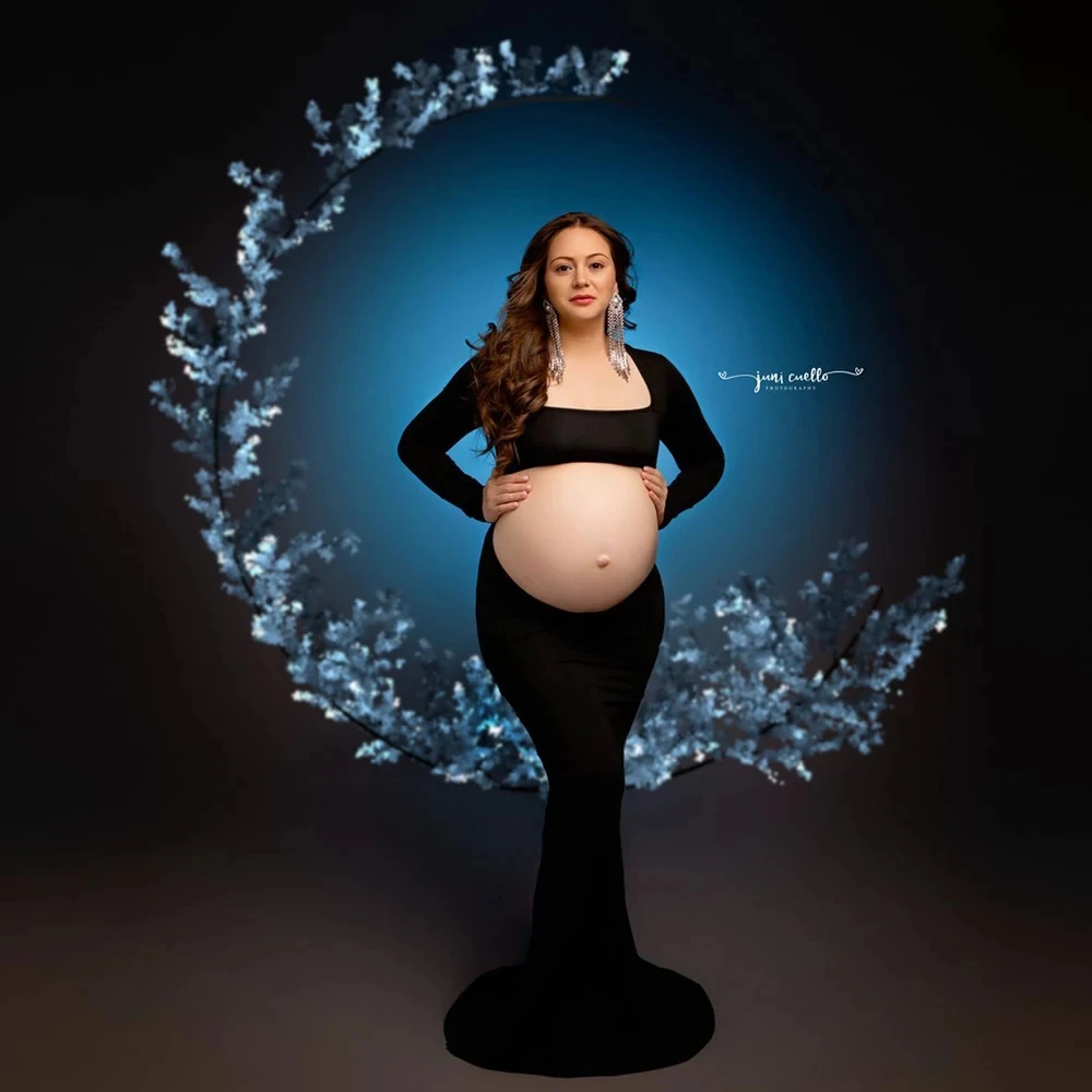 Длинное платье с квадратным вырезом и длинным рукавом