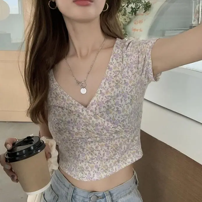 

Fragmented short top for women in summer