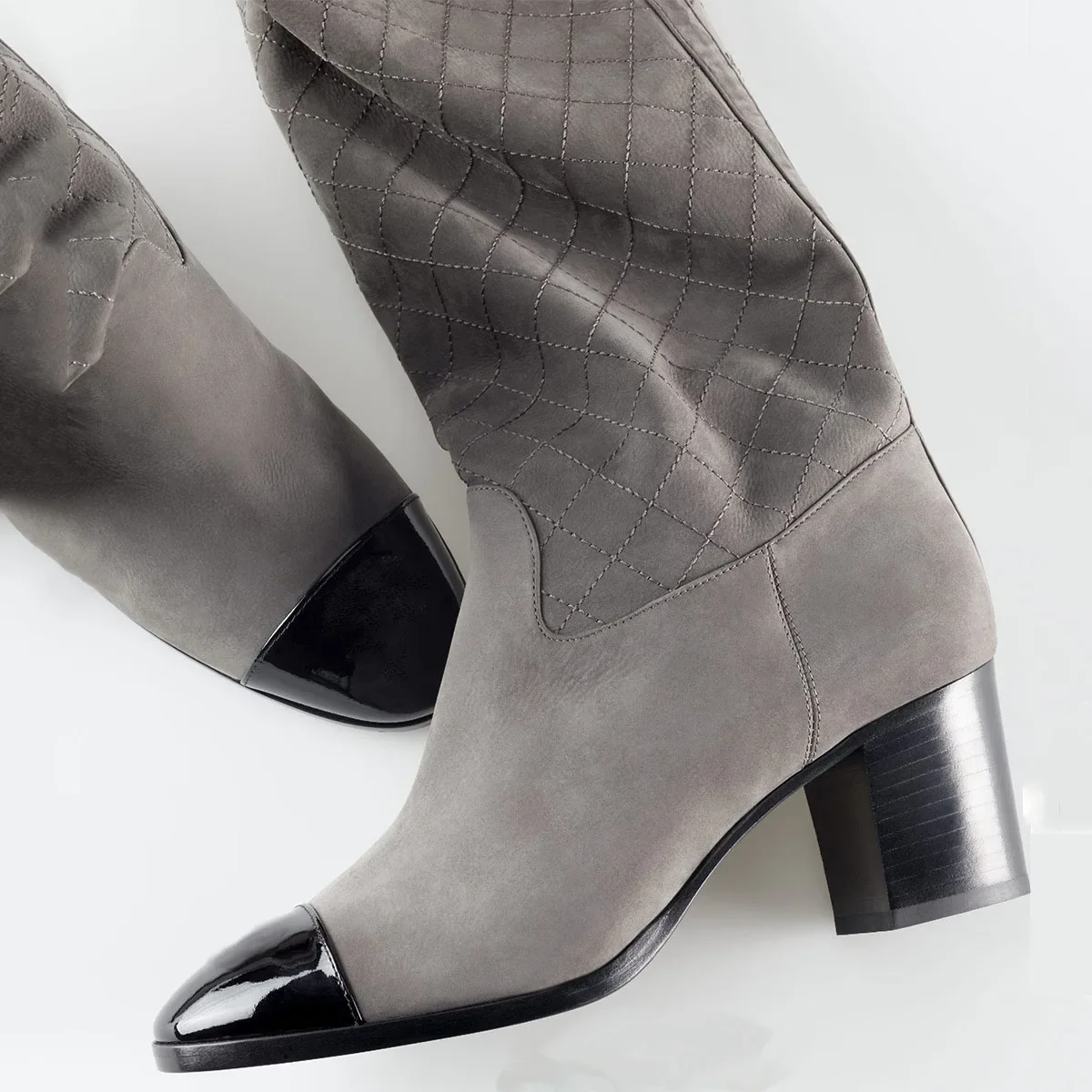 Сапоги до колена на высоком каблуке с круглым носком и цветными блоками длинные