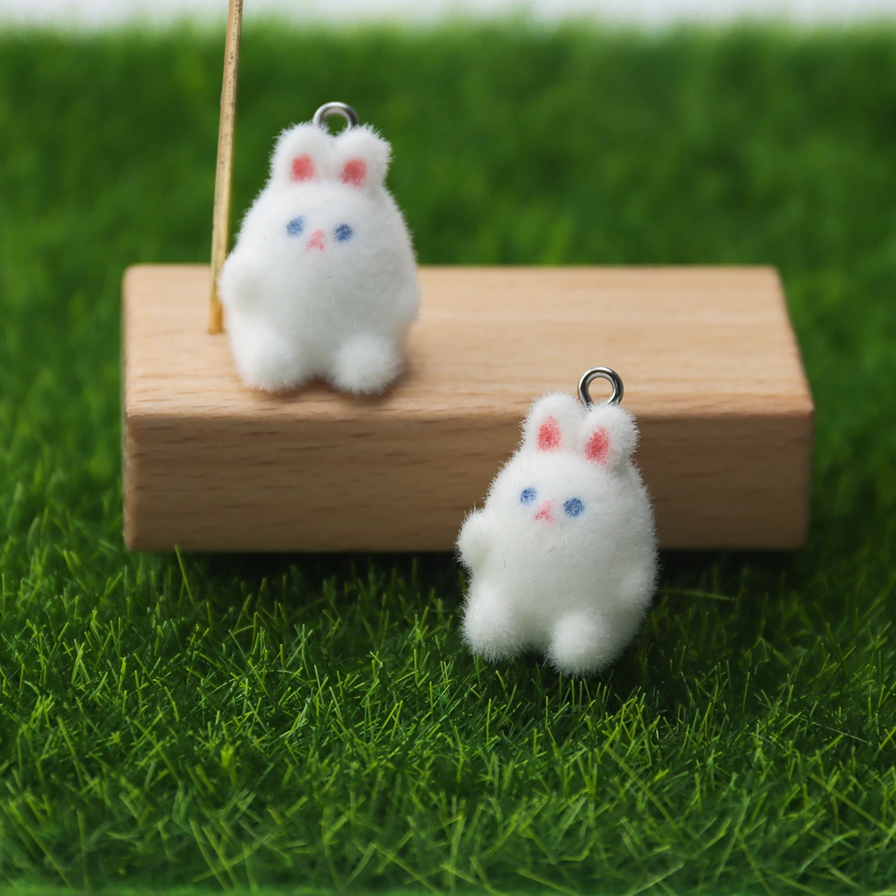 30 шт. 3D флокированные подвески из смолы мини-милый кролик мультяшный кулон в виде