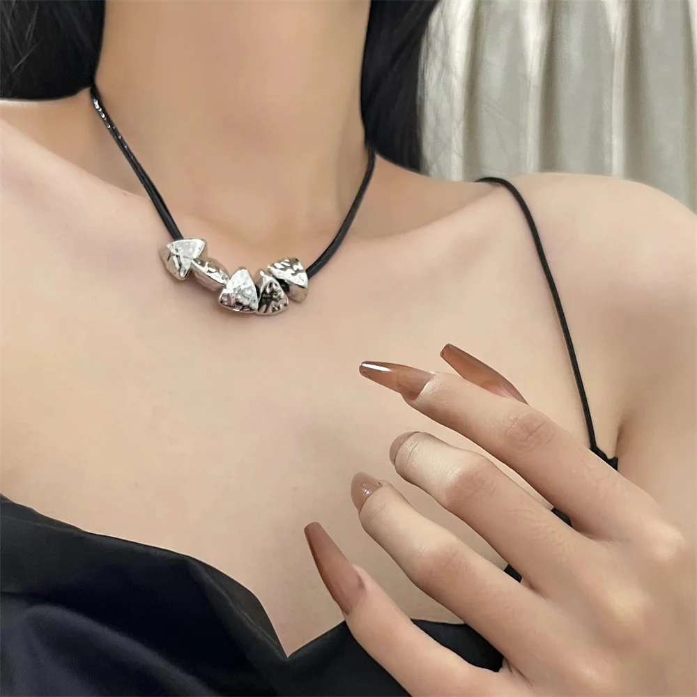 

2023 New Quadrilateral Metal Pendant Popular Simple Fashion Irregular Alloy Stone Necklace for Woman Man Gothic Jewelry