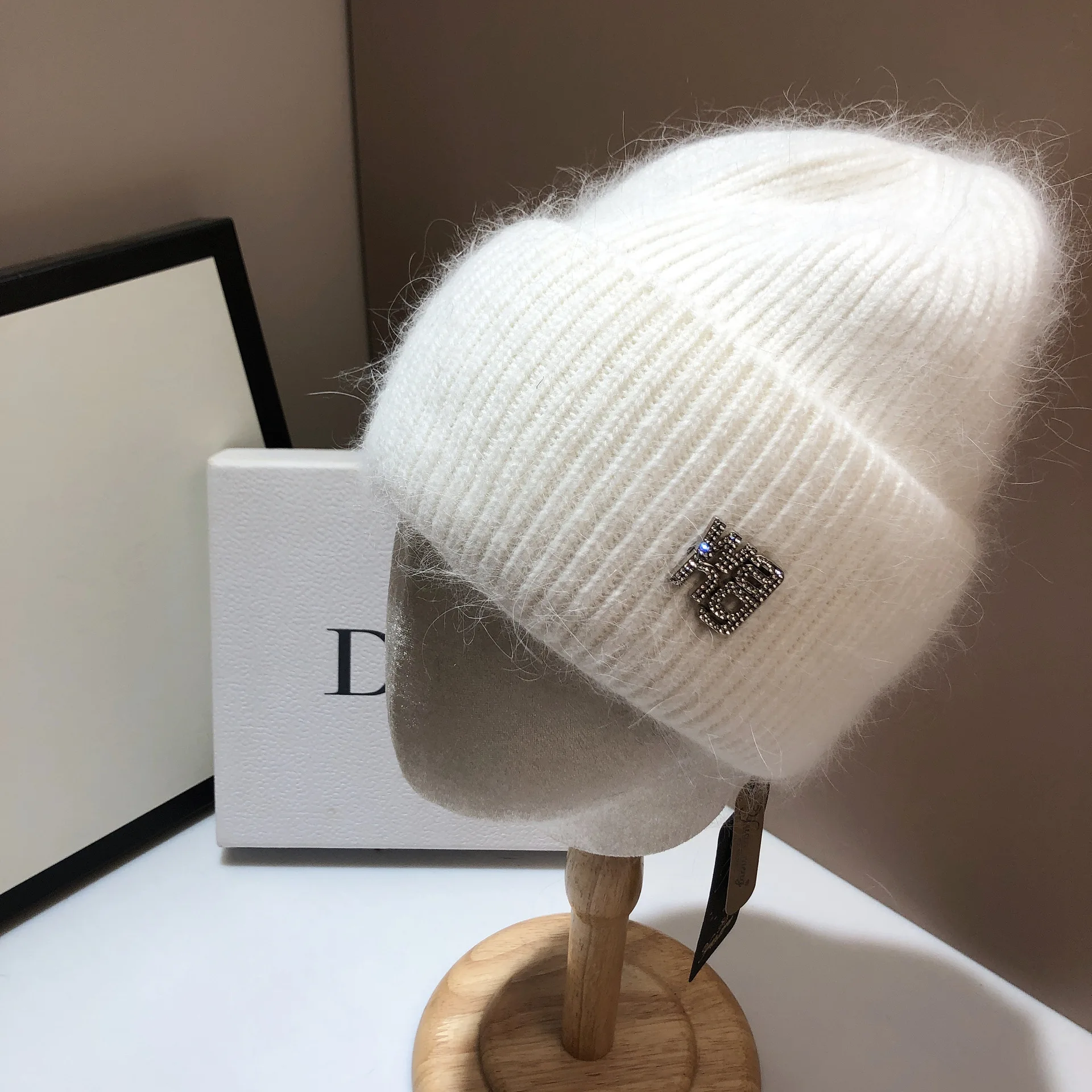 21 Colors Real Rabbit Fur Beanies Winter Hat for Woman Luxury Rhinestones Letter Knit Bonnet Lady Autumn Warm Skullies |