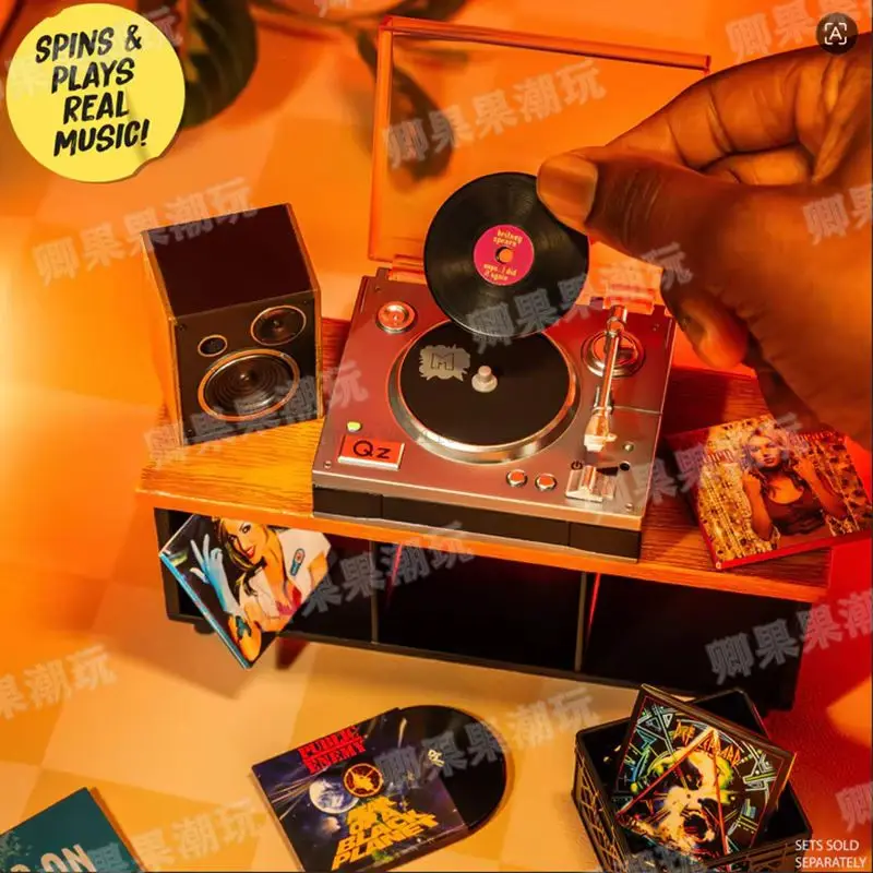 Фото В наличии: MGA Miniverse Real Music Vinyl - Серия миниатюрных виниловых пластинок (слепая коробка), музыкальная загадочная коробка, коллекционная игрушка №4