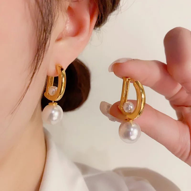 

Pearl Metal Luxury Letter Drop Earrings Women's Korean Women Girl Party Jewelry Fashion Trend Version Dangle Light Wholesale
