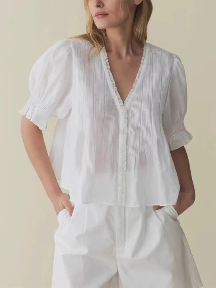 Женская блузка с V-образным вырезом кружевная рубашка пышными рукавами лето 2024