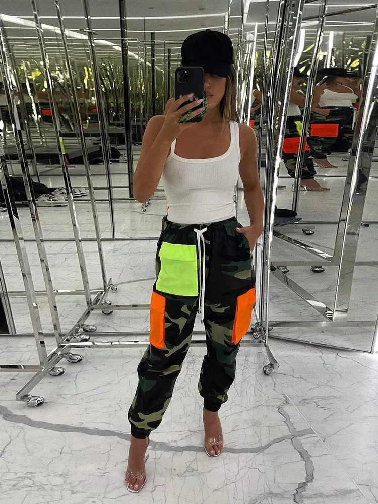 

Женские брюки-карго с завышенной талией