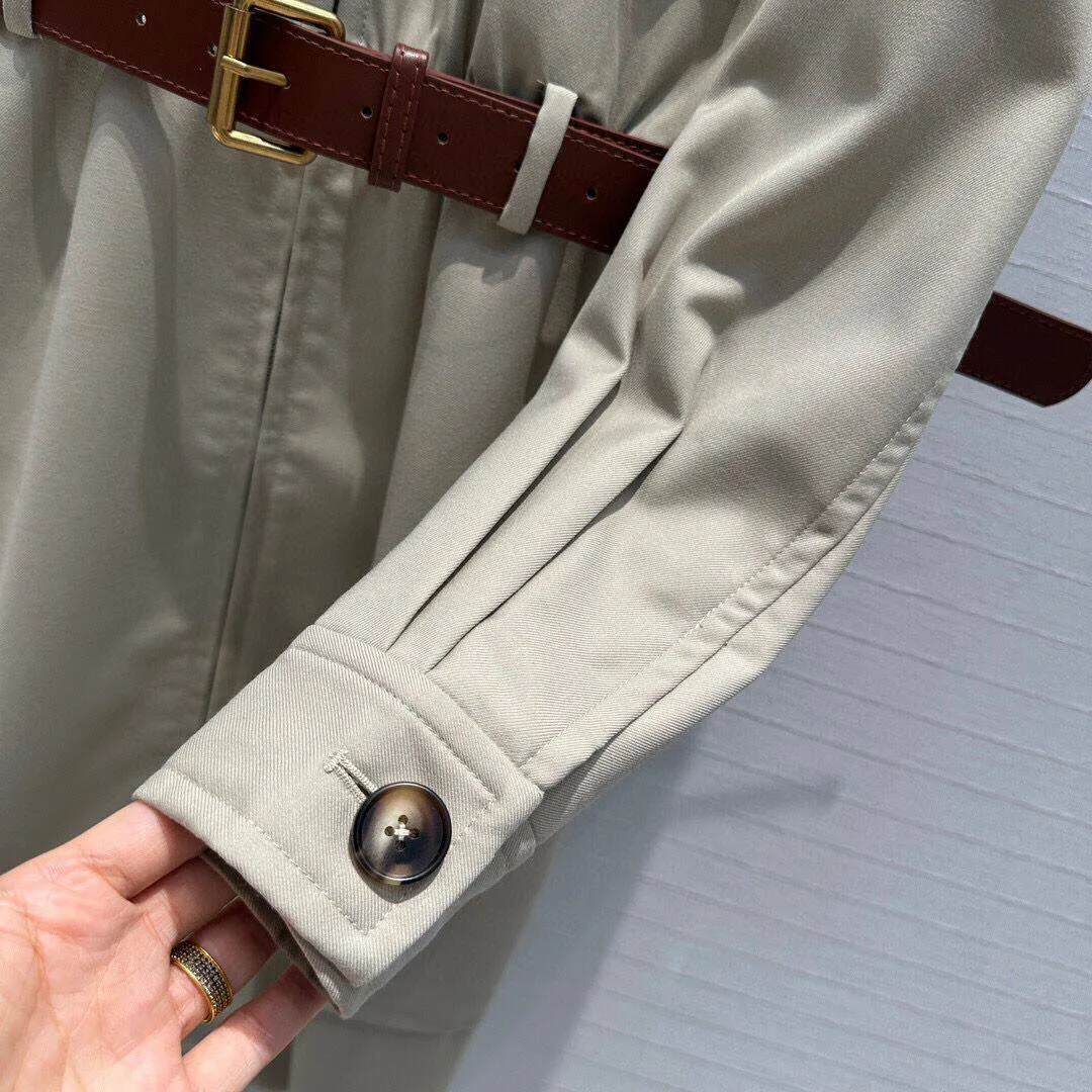 2024 Новое осеннее модное дизайнерское платье в стиле сафари женское с лацканами и